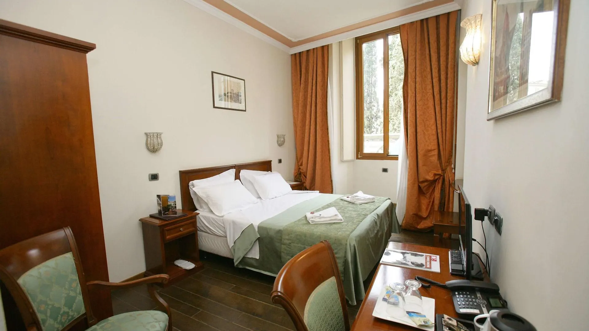 Domus Florentiae Hotel Florens 4*,